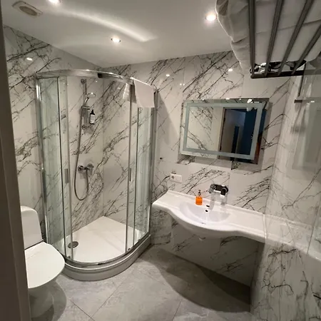 Sveciu Namai - Pilies Papedeje