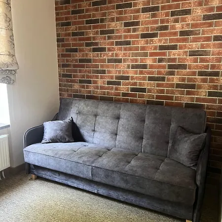 Sveciu Namai - Pilies Papedeje *