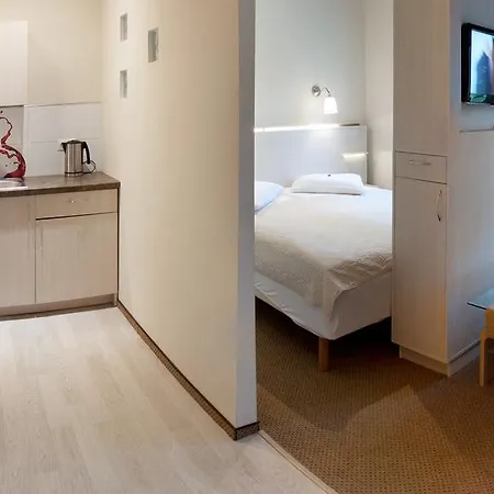 Sveciu Namai - Pilies Papedeje *