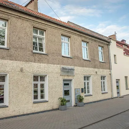 Sveciu Namai - Pilies Papedeje * 克莱佩达