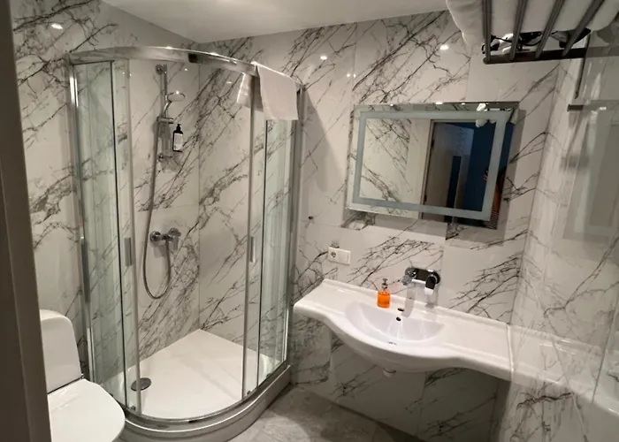 Sveciu Namai - Pilies Papedeje