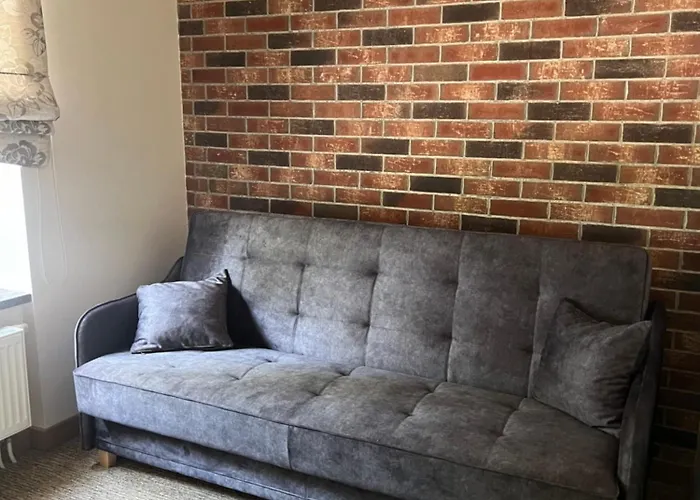 Sveciu Namai - Pilies Papedeje *