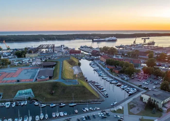 Sveciu Namai - Pilies Papedeje