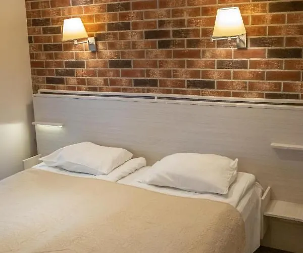 Sveciu Namai - Pilies Papedeje